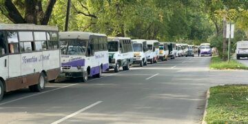 Microbuseros de Ciudad Victoria realizan paro de labores