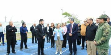 Recorren gobernador y presidenta del DIF Tamaulipas Centro de Atención para Repatriados en Matamoros; entregan ambulancia