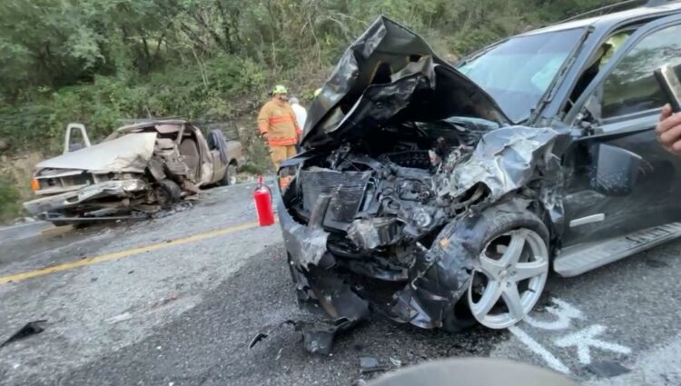 Rescatan a conductor prensado en la carretera vieja a Tula