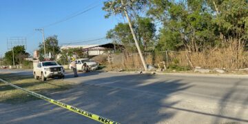 Deja 15 colonias sin luz tras derribar poste de la CFE