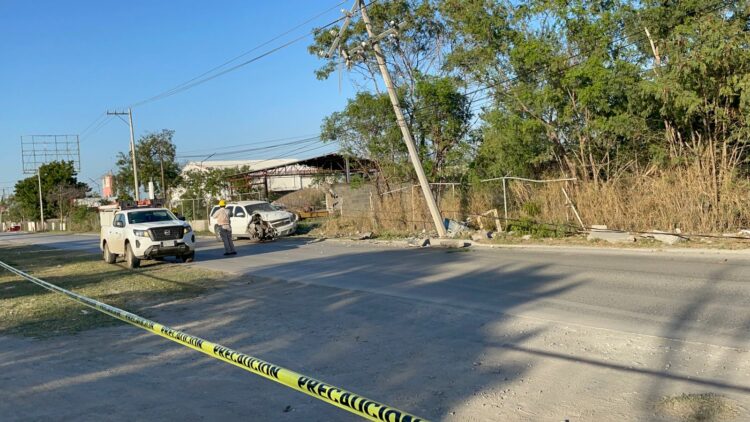 Deja 15 colonias sin luz tras derribar poste de la CFE