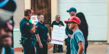 Expertos analizan las causas detrás de menos arrestos en la frontera de México y Estados Unidos en los últimos meses