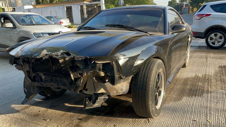 Joven abordo de auto deportivo provoca aparatoso accidente el 30 Ocampo