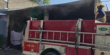 Atiende Cuerpo de Bomberos, incendio en casa abandonada