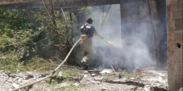 Se quema lote baldío en la Moderna