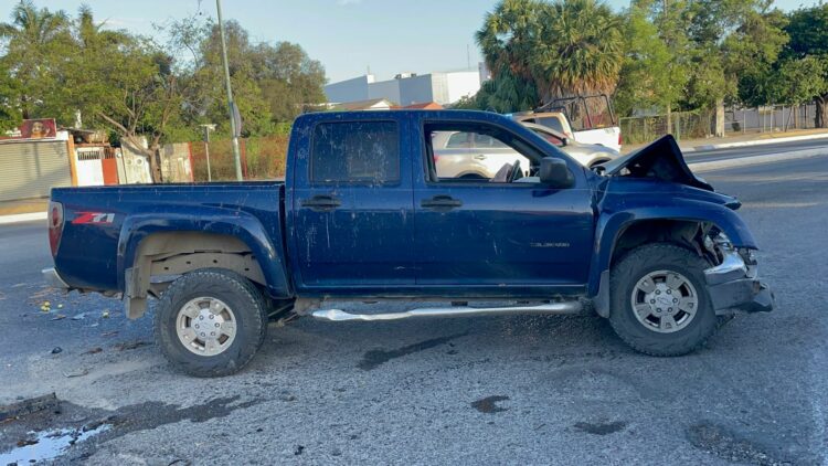 Conductor ebrio choca contra vendedor de barbacoa