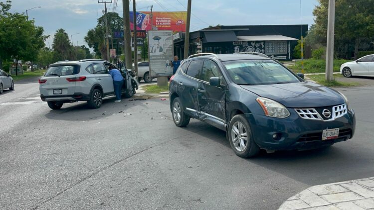 Chocan en el 13 Bulevar Adolfo López Mateos