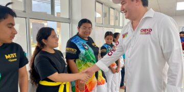 Cumple “Cheko” Ojeda con comunidad de Taekwondo; entrega tatami profesional al Centro de Bienestar de Los Presidentes