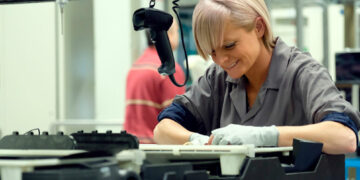 Apple abre academia de manufactura en Detroit para apoyar industria local