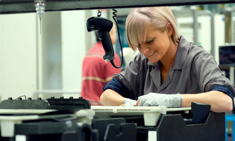 Apple abre academia de manufactura en Detroit para apoyar industria local