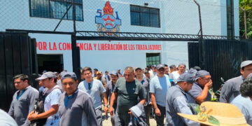 Cierra Nissan Morelos; 2,400 trabajadores afectados buscan respuestas