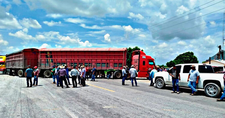 Bloqueos carreteros en Tamaulipas dejan pérdidas por 500 mdp