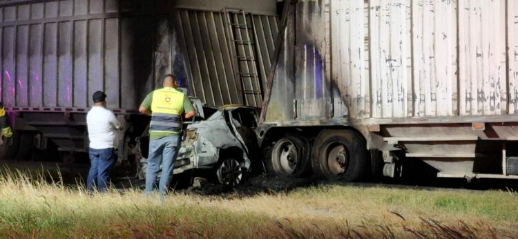 Muere calcinado tras chocar contra tráiler en carretera Victoria-Zaragoza