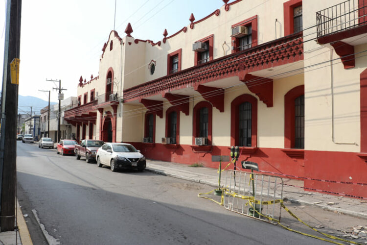 Proponen reducir carga a maestros y ampliar horario escolar en México