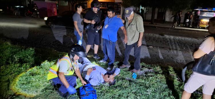 Motociclista hospitalizado tras arrollar a un peatón borracho
