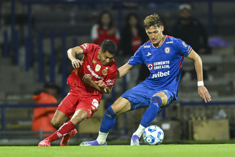 Cruz Azul vence a Toluca con gol de Lucas Romero