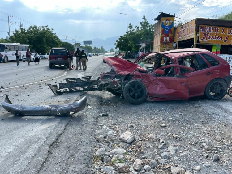 Fuerte accidente en Avenida de la Unidad deja seis lesionados