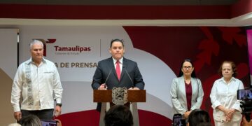 Denuncian a Cabeza de Vaca y Gloria Molina por quebranto de 343 mdp en Salud