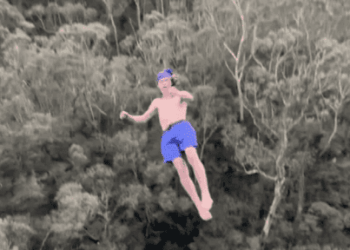 Joven se fractura la columna por un clavado