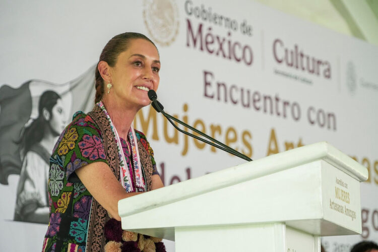 Mujeres artesanas de Amuzgo