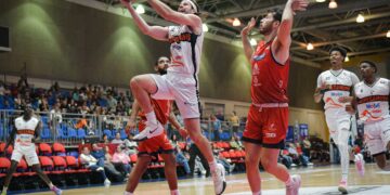 ¡Enrachados!, Correcaminos pega primero