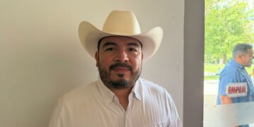 Siguen reparaciones en González tras el paso de “Barry”.