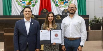 Presenta Katalyna Méndez su primer informe de labores