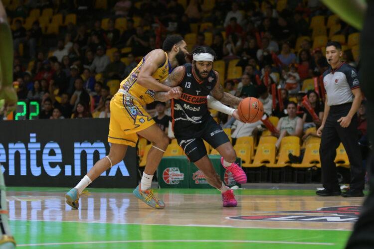 Correcaminos cae 86-83 en un final cardiaco y divide la serie ante Santos de San Luis