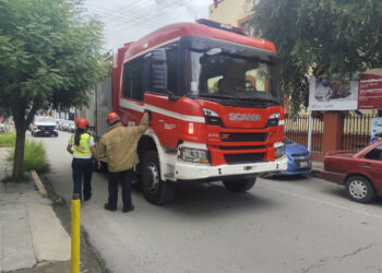 475 alumnos fueron evacuados tras explosión de tanque de gas
