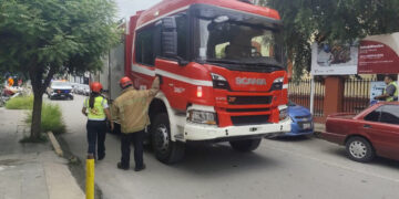 475 alumnos fueron evacuados tras explosión de tanque de gas