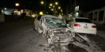 Choca contra poste por manejar alcoholizado