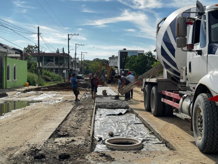 COMAPA SUR mejora la red sanitaria y repone pavimento en el Fraccionamiento Castores