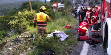 Tragedia en la Rumbo Nuevo: Cae Auto a Barranco y Deja una Mujer sin Vida