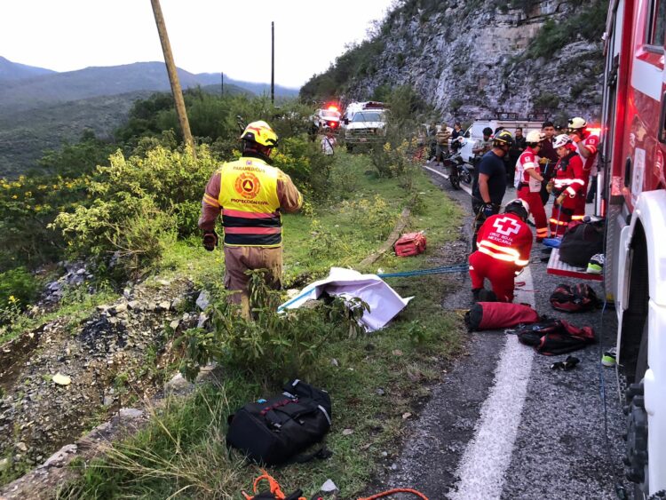 Tragedia en la Rumbo Nuevo: Cae Auto a Barranco y Deja una Mujer sin Vida