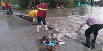 Alcaldesa supervisa operativo de apoyo a ciudadanos tras tormenta en Nuevo Laredo