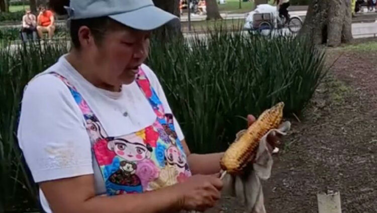 TikToker uruguayo hizo viral el precio de un elote en Ciudad de México