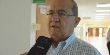 Acusan que Cabeza de Vaca dejó un sistema de salud colapsado