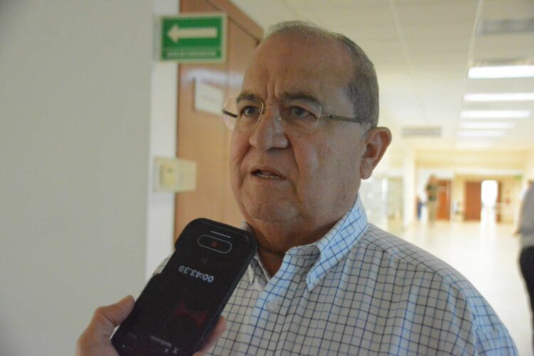 Acusan que Cabeza de Vaca dejó un sistema de salud colapsado