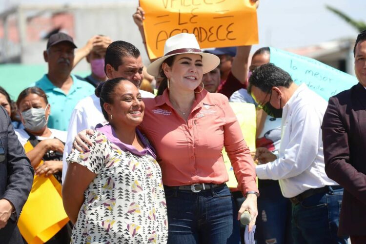 Modernizan alumbrado y vialidades: Los programas de alto impacto de la administración de Carmen Lilia Canturosas.