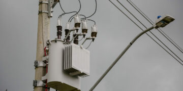 370 escuelas de Tamaulipas, sin luz por instalar aires acondicionados; reparación tardará hasta 3 meses.