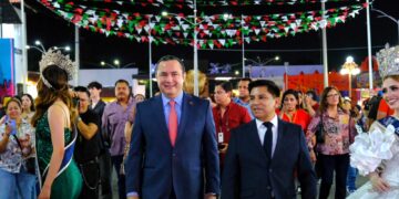 Comparte Sergio “Cheko” Ojeda con familias el primer día de Expomex 2025