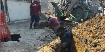 Avanza obra de reparación de colector sanitario en importante sector de Tampico