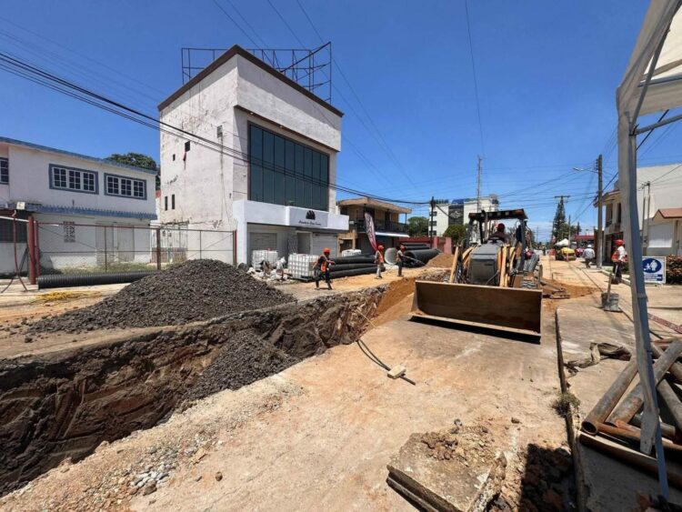 Concluye COMAPA Sur trabajos de pavimentación tras rehabilitación de colector en la colonia Unidad Nacional