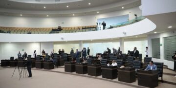 Ordena el Congreso investigar pagos de Cabeza de Vaca a sus abogados