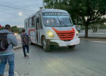 Analizan aumento de un peso a la tarifa de microbuses en Victoria; se decidiría en octubre.