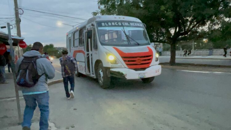 Analizan aumento de un peso a la tarifa de microbuses en Victoria; se decidiría en octubre.