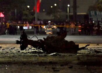 Carro explota en Ecuador