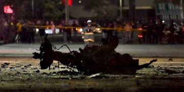 Carro explota en Ecuador