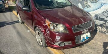 Detienen a conductor tras atropellar a tres personas y chocar en zona centro