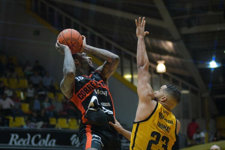 Correcaminos hace sufrir a Panteras Negras